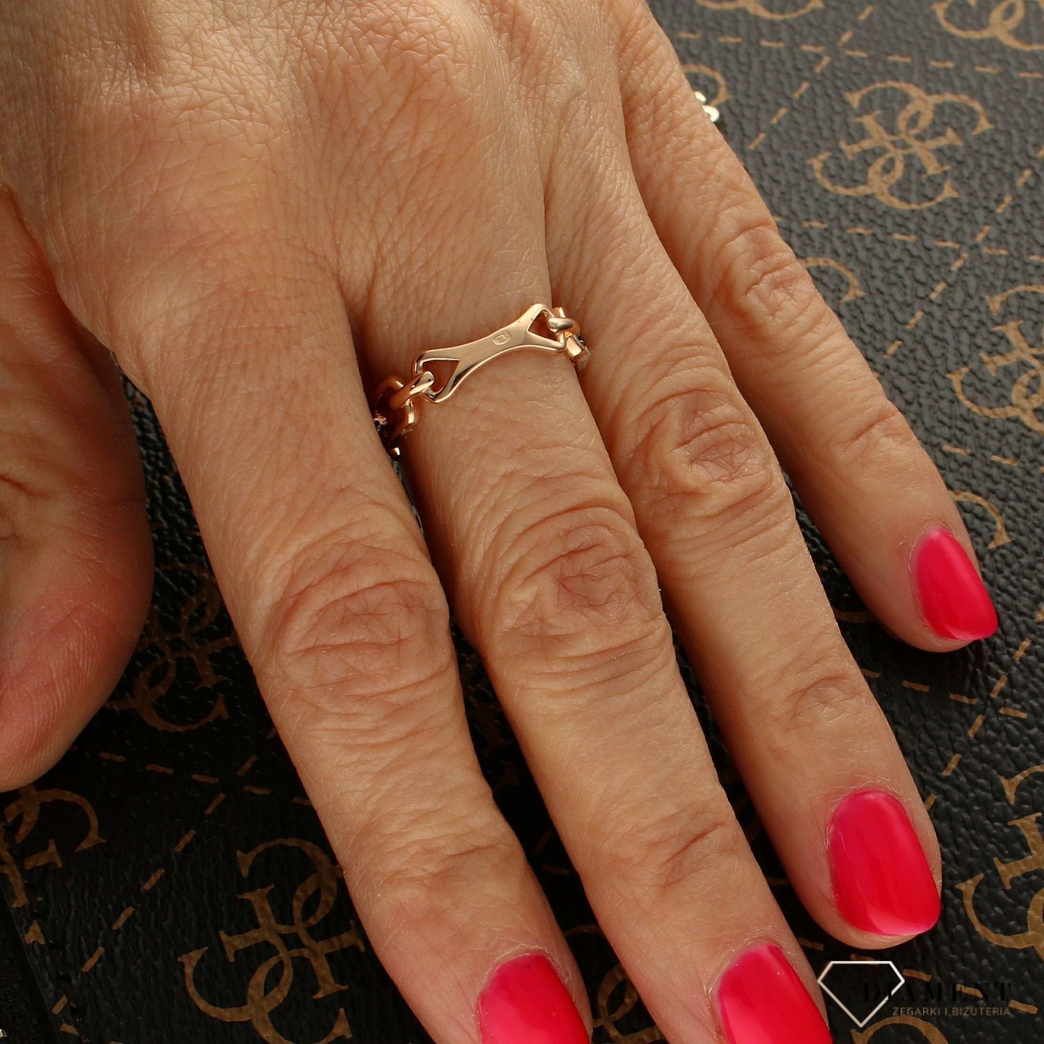 Złoty pierścionek z czarnymi diamentami Black Elegance 585  20 brylantów  Kod R79465R.jpg